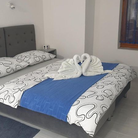 Apartman Lusi Buzdohanj Buitenkant foto