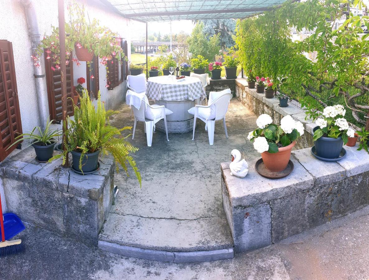 Apartman Lusi Buzdohanj Buitenkant foto