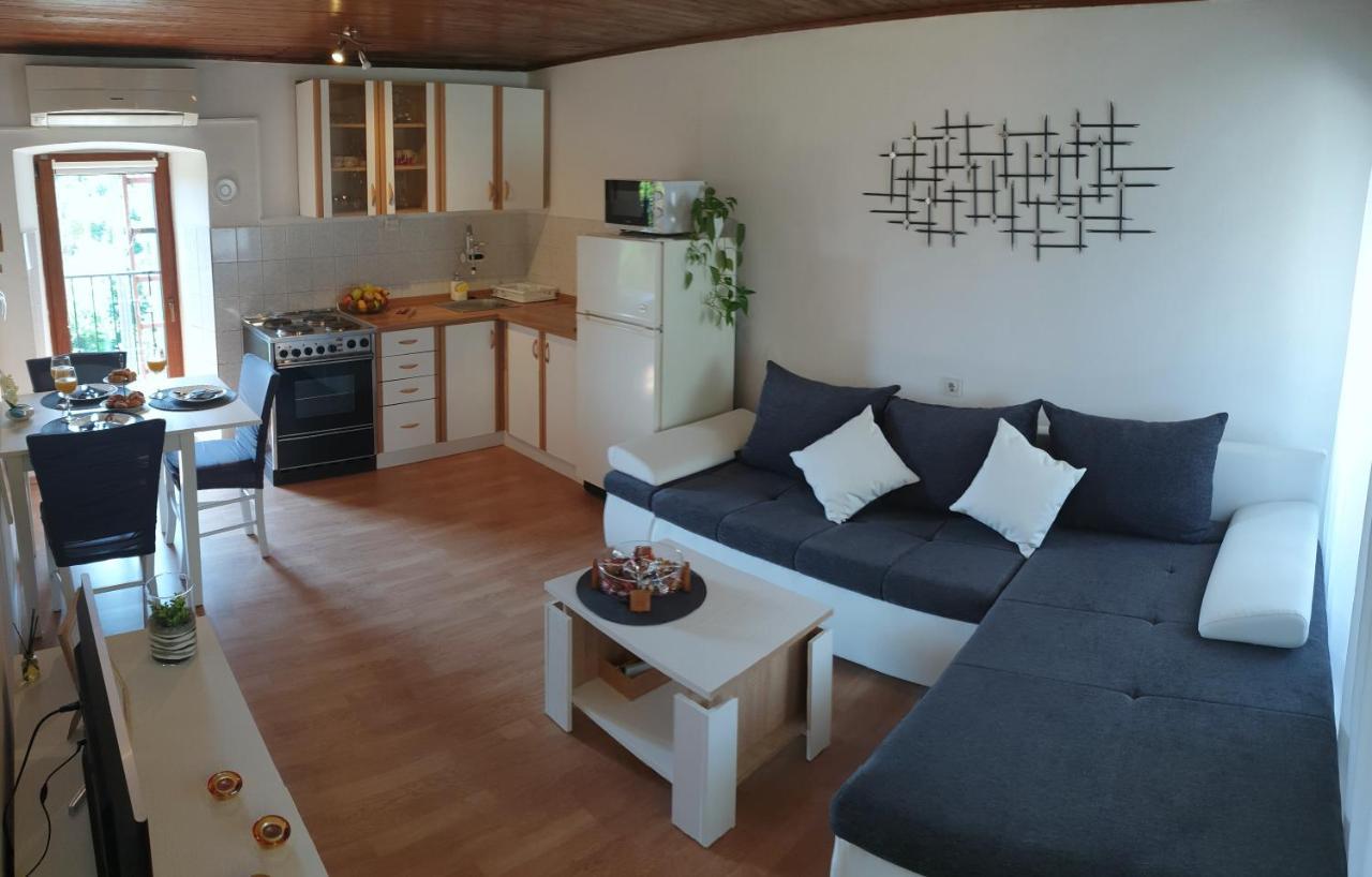 Apartman Lusi Buzdohanj Buitenkant foto