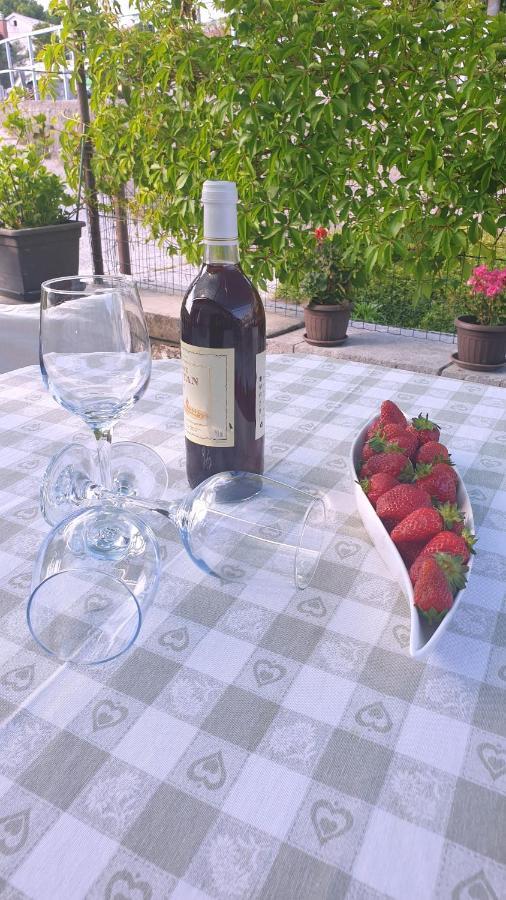 Apartman Lusi Buzdohanj Buitenkant foto