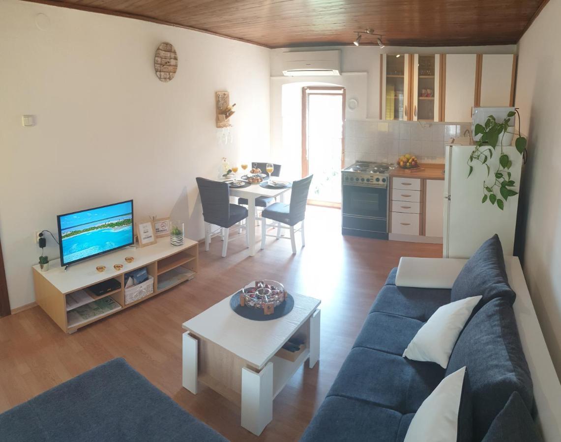 Apartman Lusi Buzdohanj Buitenkant foto
