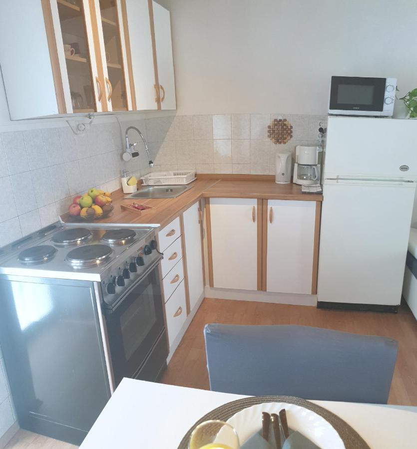 Apartman Lusi Buzdohanj Buitenkant foto
