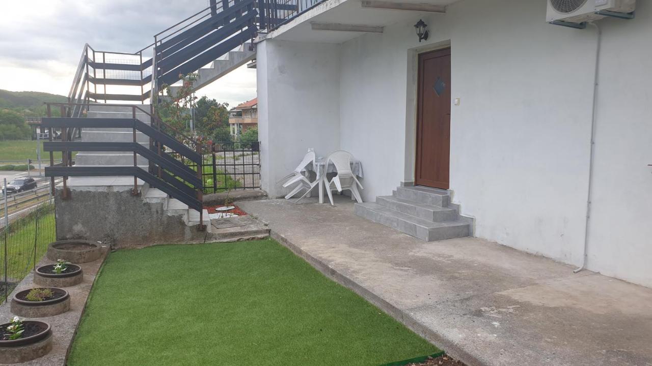 Apartman Lusi Buzdohanj Buitenkant foto