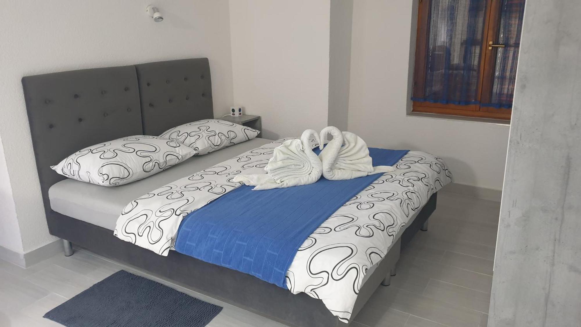 Apartman Lusi Buzdohanj Buitenkant foto